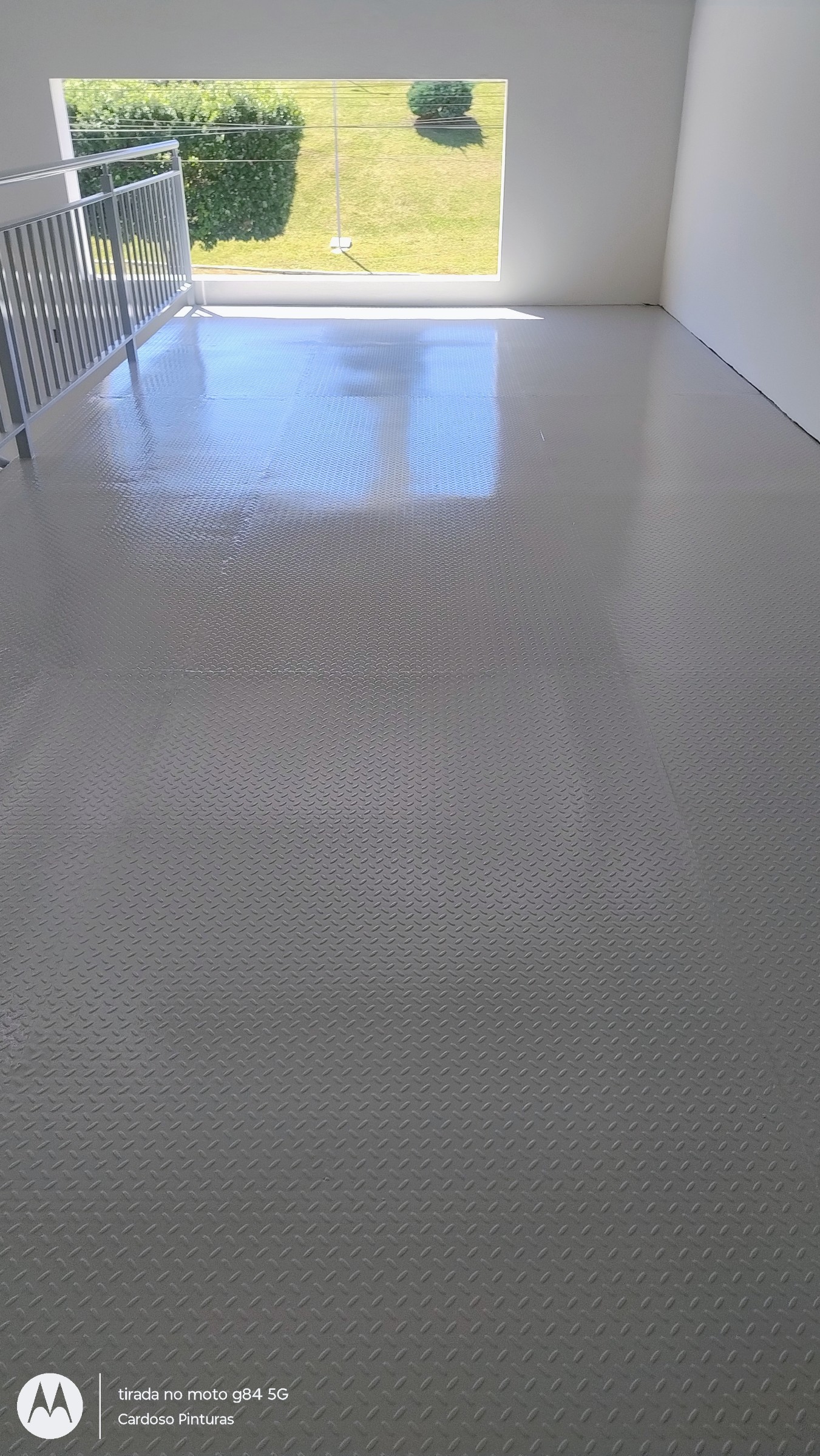 Renovação com pintura comercial — depois
